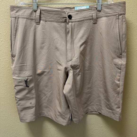 New MAGELLAN WATER REPELLENT Fish  Gear size 38 - Picture 1 of 8